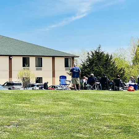 Pinckneyville Inn And Suites
